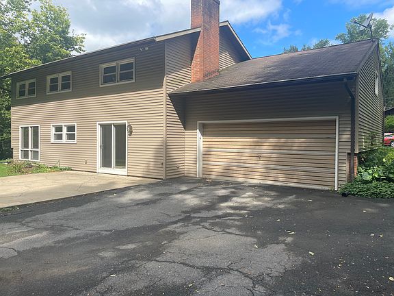 3rd image of 226 E Charlotte St