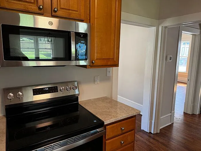 3 bed, 1.0 bath, 1340 sqft, $2,150 — Photo 3