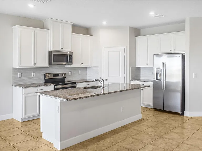 8351 Greenway Ave — Photo 7