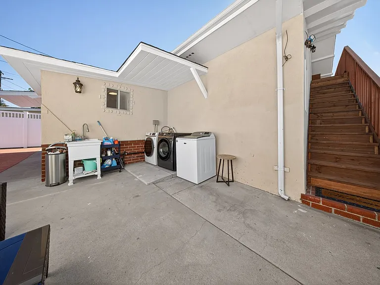 327 Vine St — Photo 38