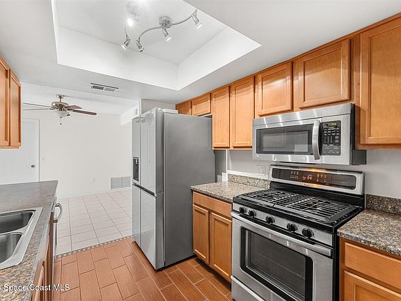4th image of 182 Maritime Pl #1-7