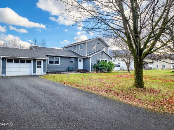 104 Candlewood Dr, Williamstown, MA 01267
