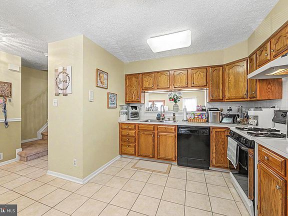 5th image of 75 Pebble Ln