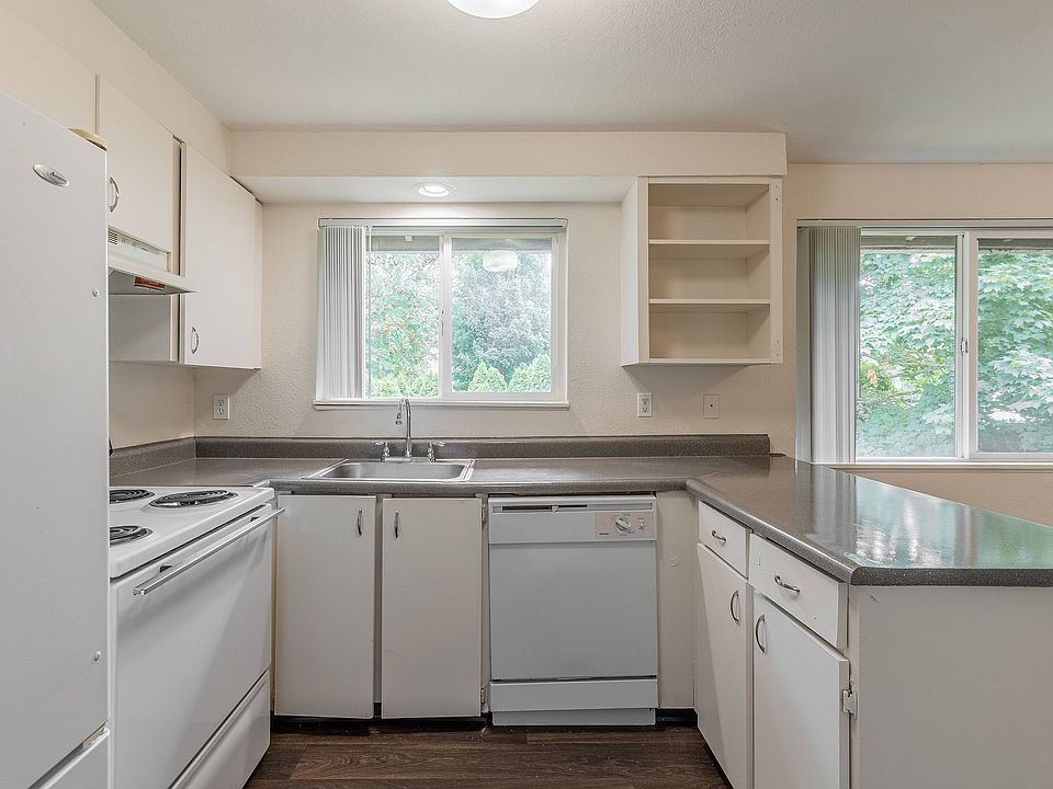 Spacious kitchen featuring sleek countertops and stainless steel appliances at Fox Pointe in Portland.