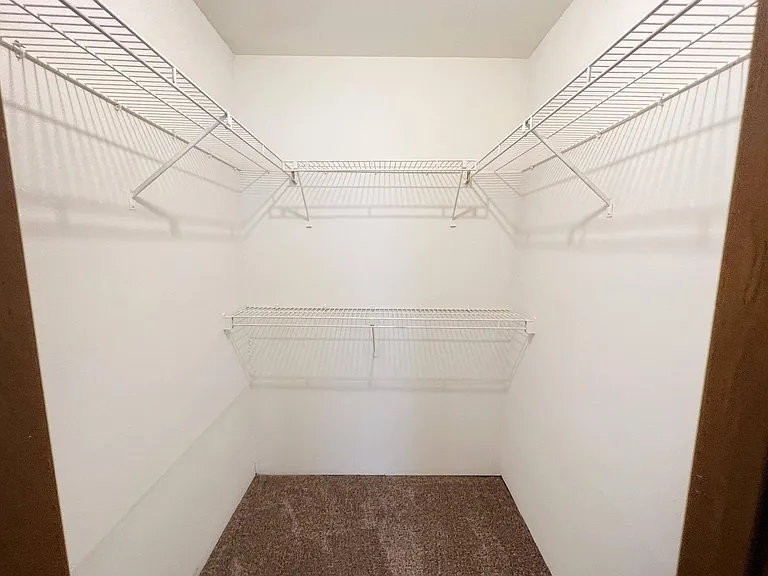 Woodhills Apartments — Photo 90