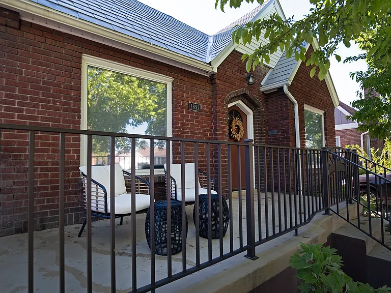 1891 S Lincoln St — Photo 2