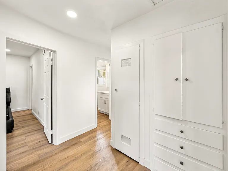 1019 W Pine St — Photo 15