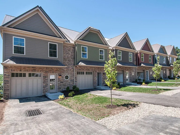 409 Moon Run Ave — Photo 1