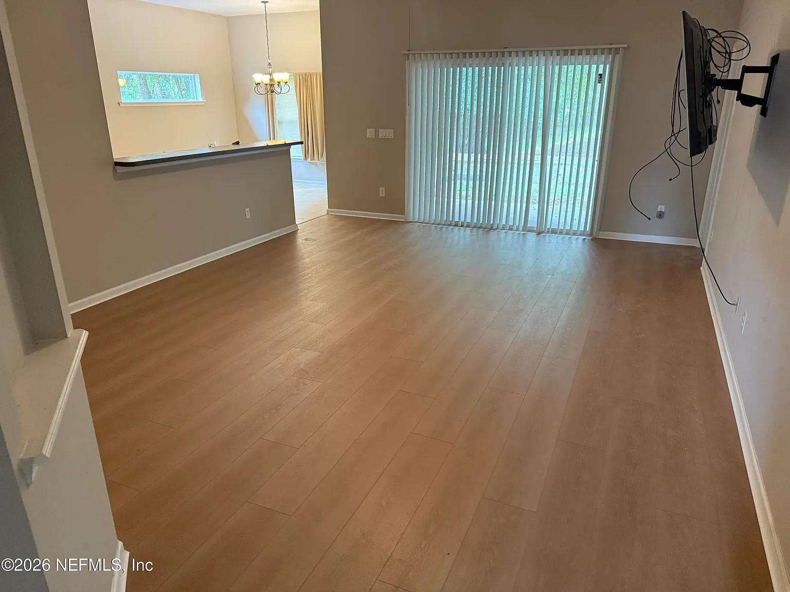 3 bed, 2.0 bath, 1606 sqft, $1,950 — Photo 2