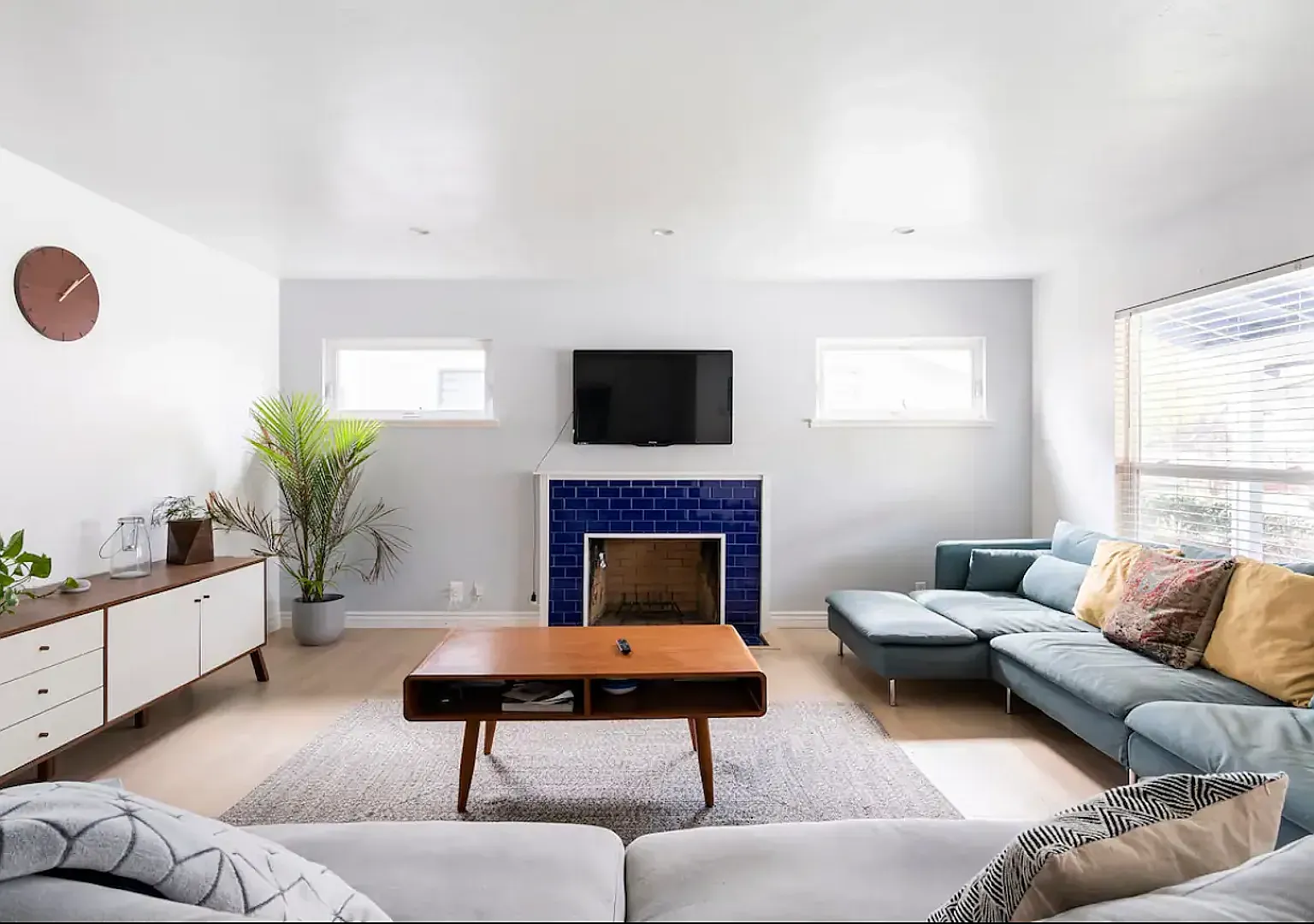 4 bed, 1400 sqft, $4,650 — Photo 1