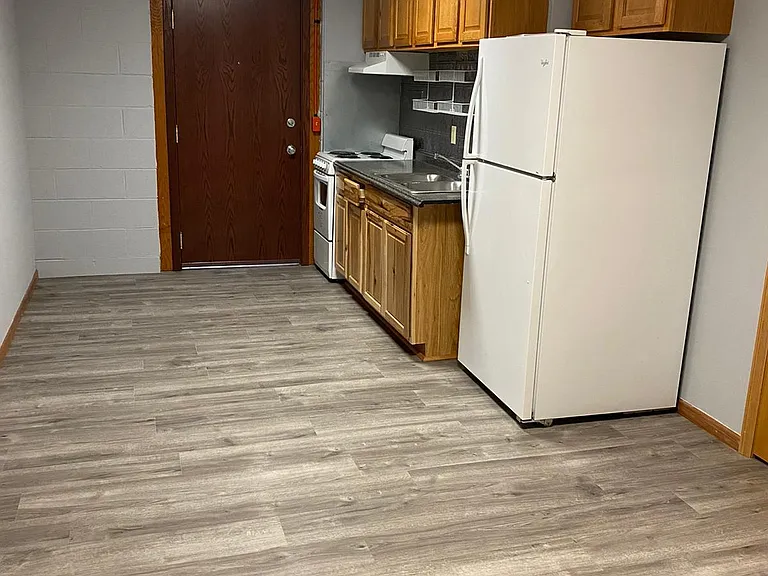 421 1st Ave E #10 — Photo 3