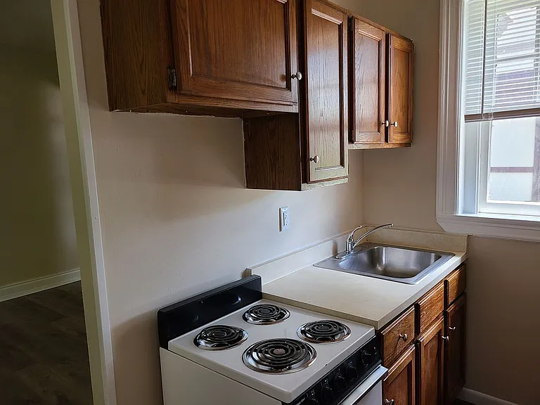 593 Park Ave #8 — Photo 6