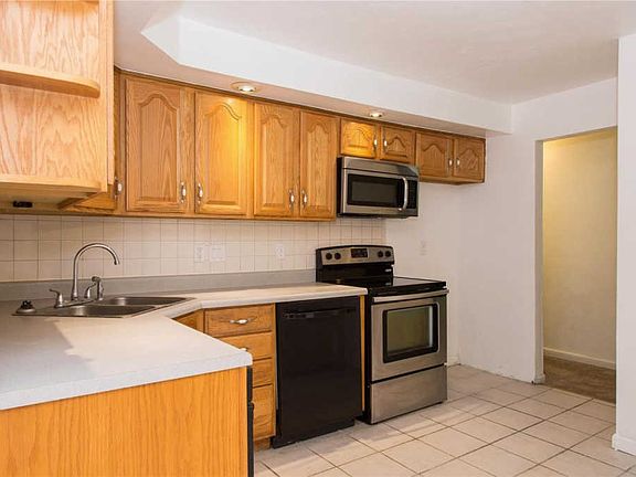 2nd image of 10871 Mercer Ct