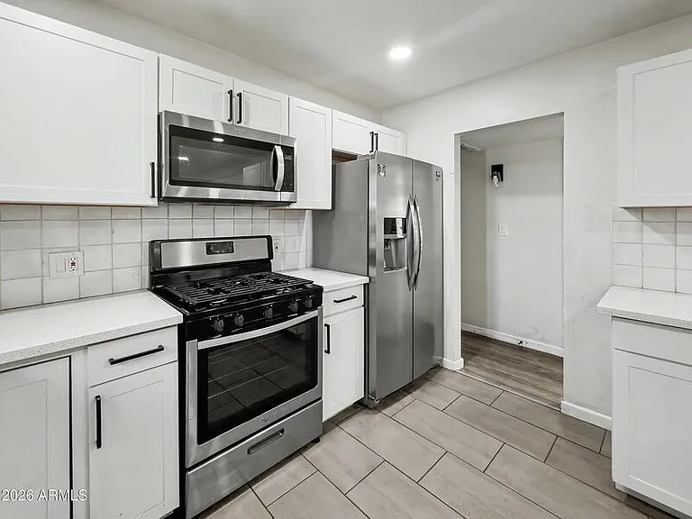 1542 W 5th Pl — Photo 6