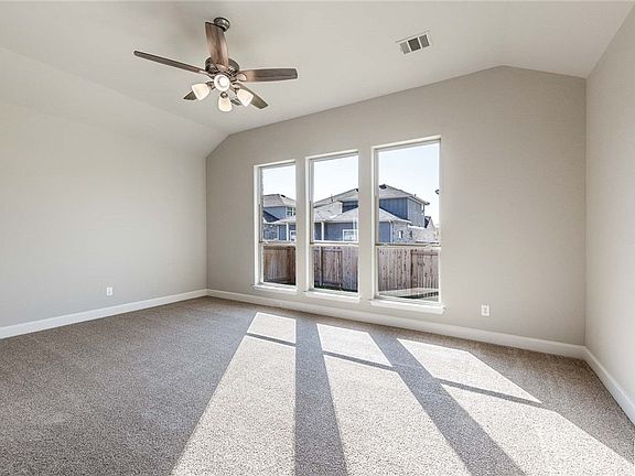 4th image of 215 King Haakon Bay Dr