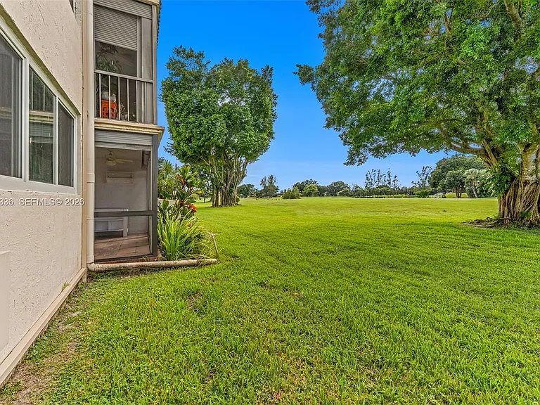 9811 N Hollybrook Lake Dr #103 — Photo 22