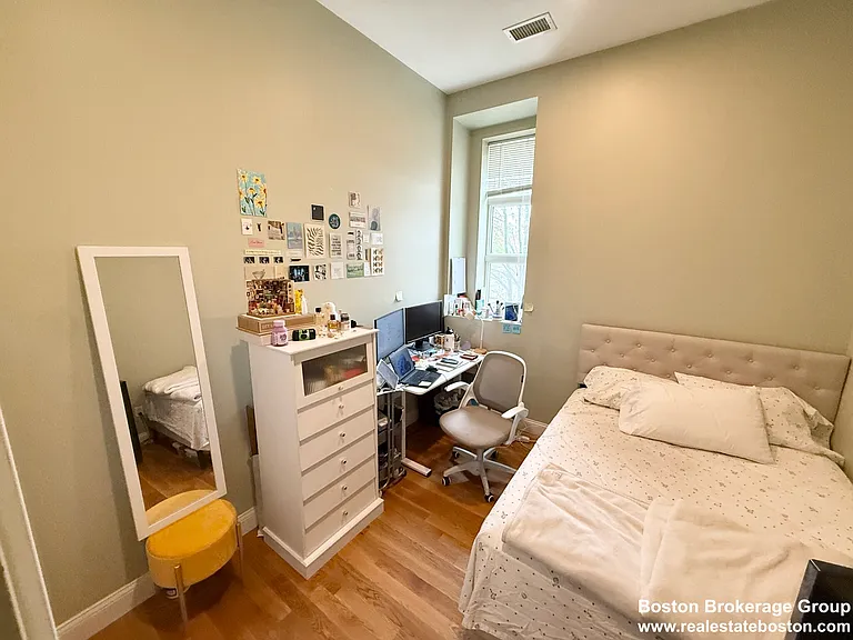 409 Dudley St — Photo 19