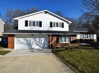 1621 Windsor Dr, Mayfield Heights, OH 44124