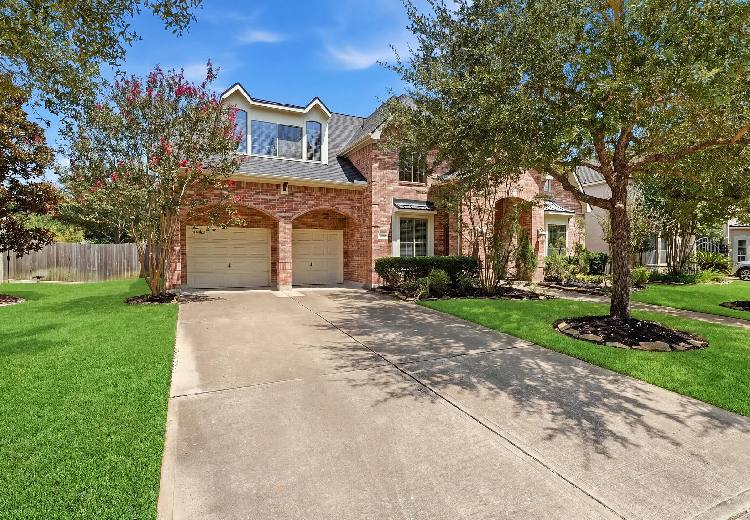 5 bed, 4.5 bath, 4424 sqft, $6,200 — Photo 2
