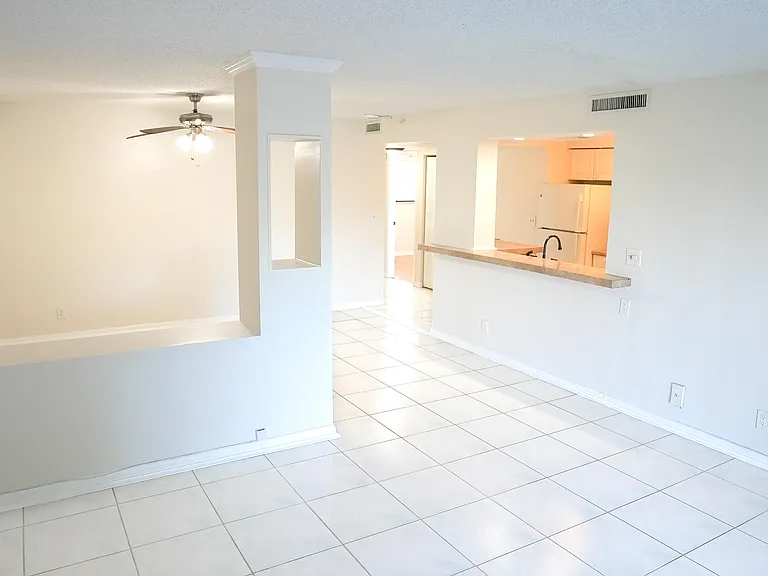 2112 S Cypress Bend Dr #404 — Photo 16