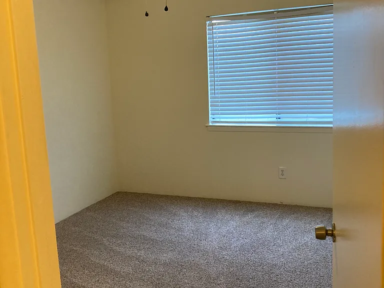 860 Premier Dr — Photo 9