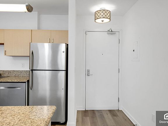 5th image of 630 W 6th St APT 615
