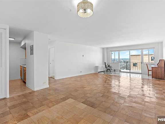 4th image of 265 Main St APT 704