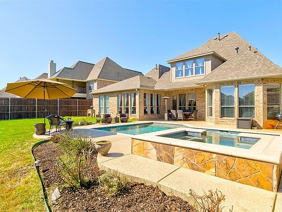 4th image of 8012 Oak Knoll Dr