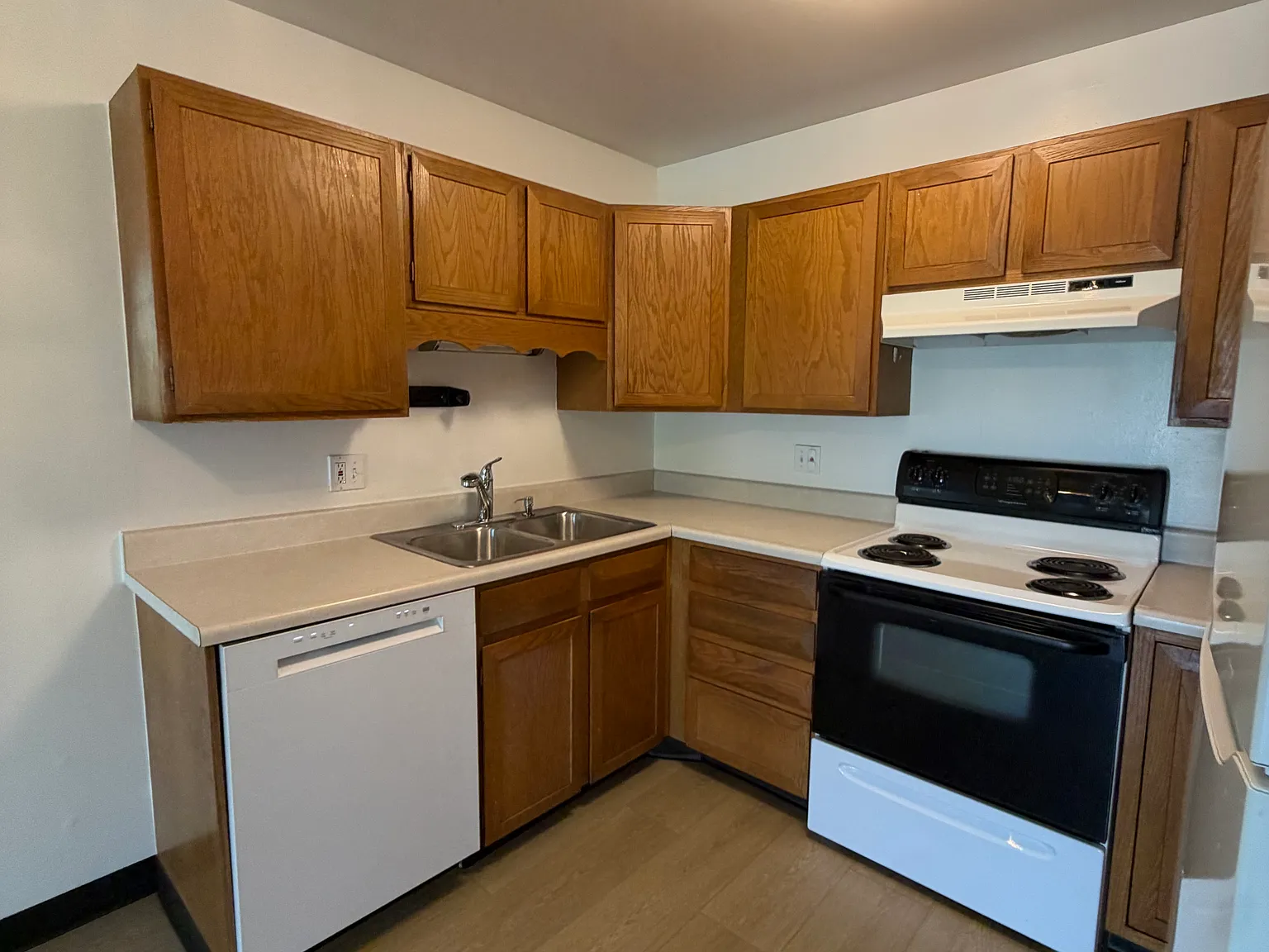 2 bed, 930 sqft, $1,575 — Photo 3