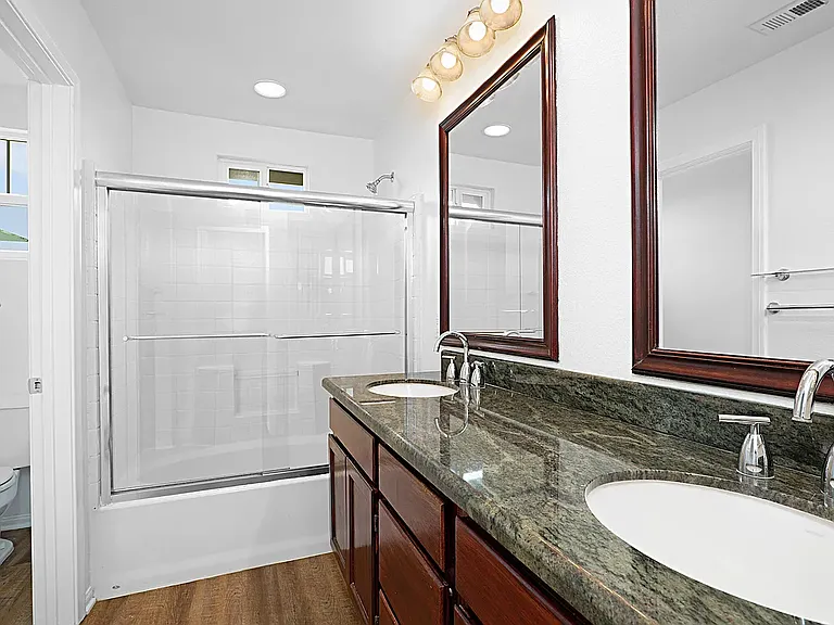 844 Covington Ave — Photo 14