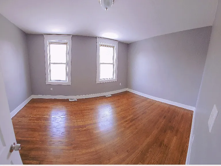 1347 Homestead St — Photo 8