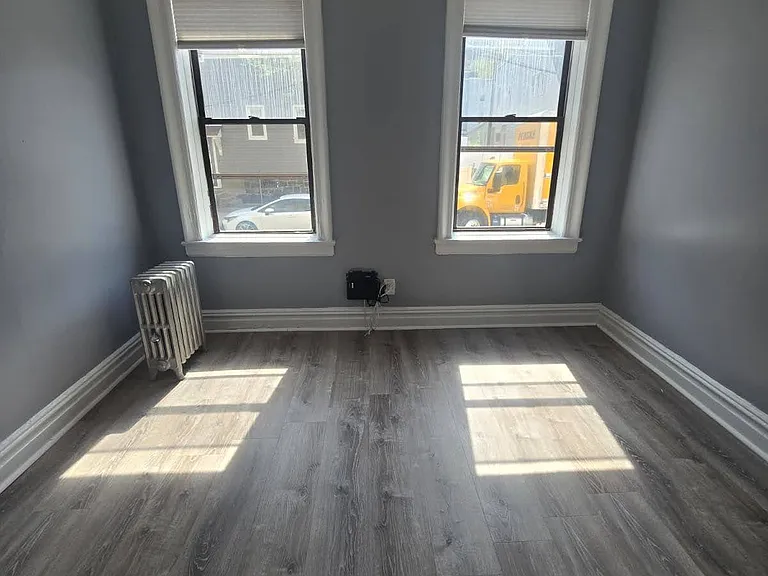 141 Duncan Ave #4 — Photo 4