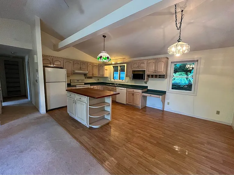 427 Memorial Dr — Photo 19