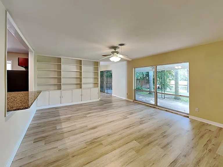 2512 Sea Breeze Ct — Photo 9