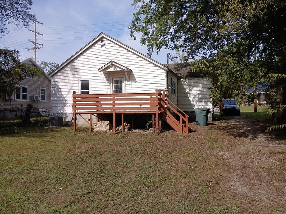 3 bed, 1.0 bath, 942 sqft, $900 — Photo 2