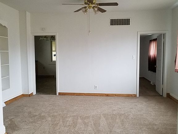 4th image of 814 Superior St