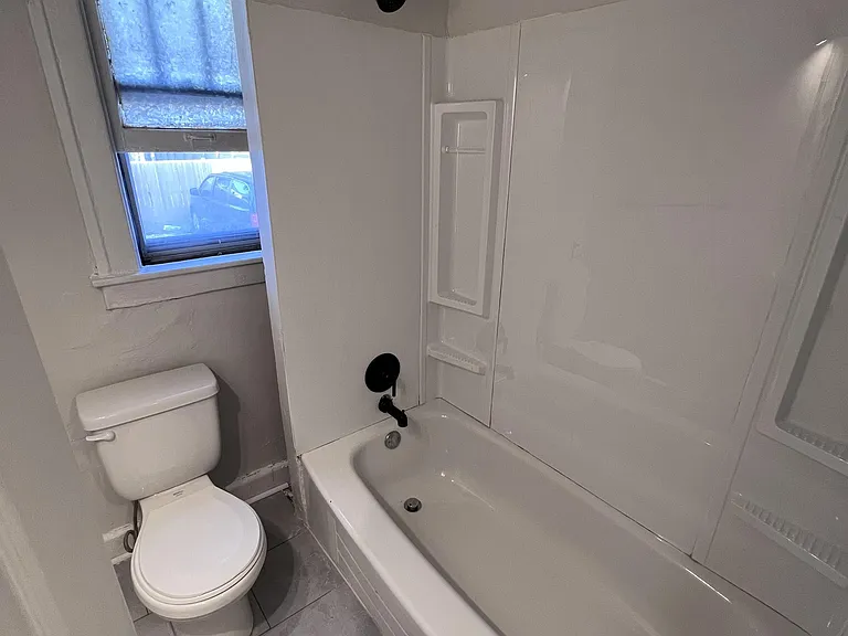 2236 Ontario St #4 — Photo 6