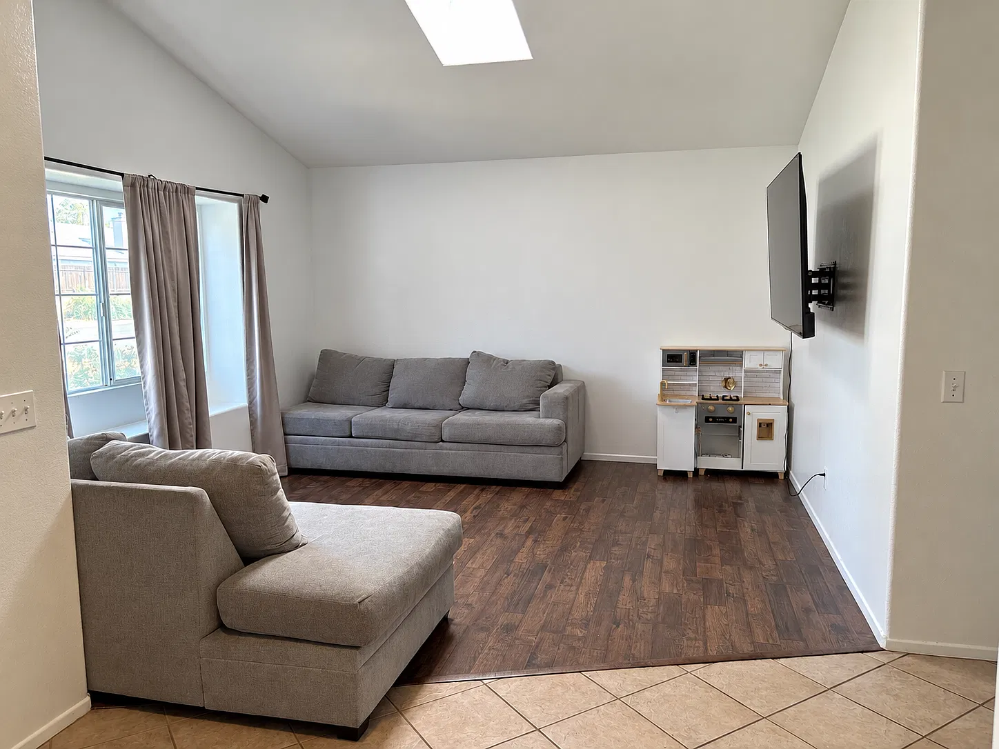 3 bed, 1472 sqft, $3,099 — Photo 2