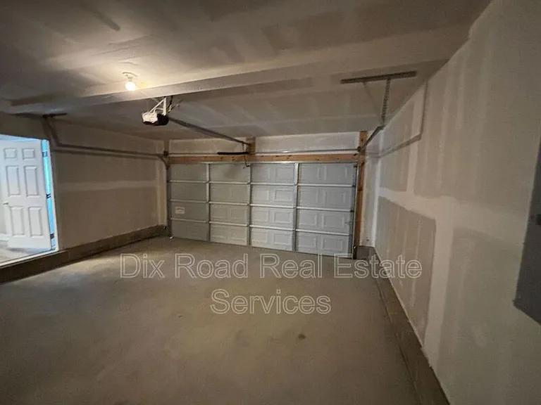 424 W Kemper Rd — Photo 32
