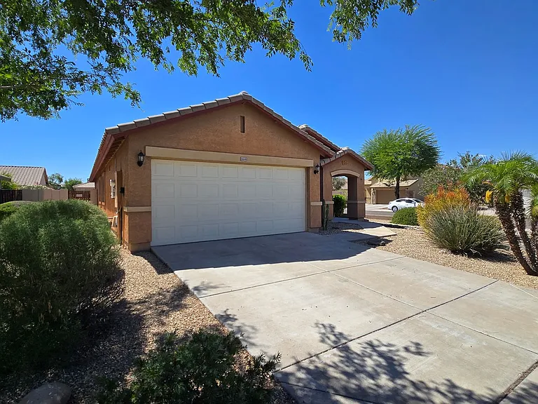 16640 N 153rd Ct — Photo 3