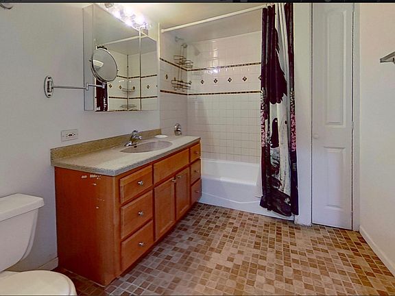 5th image of 3243 N Southport Ave APT 1R