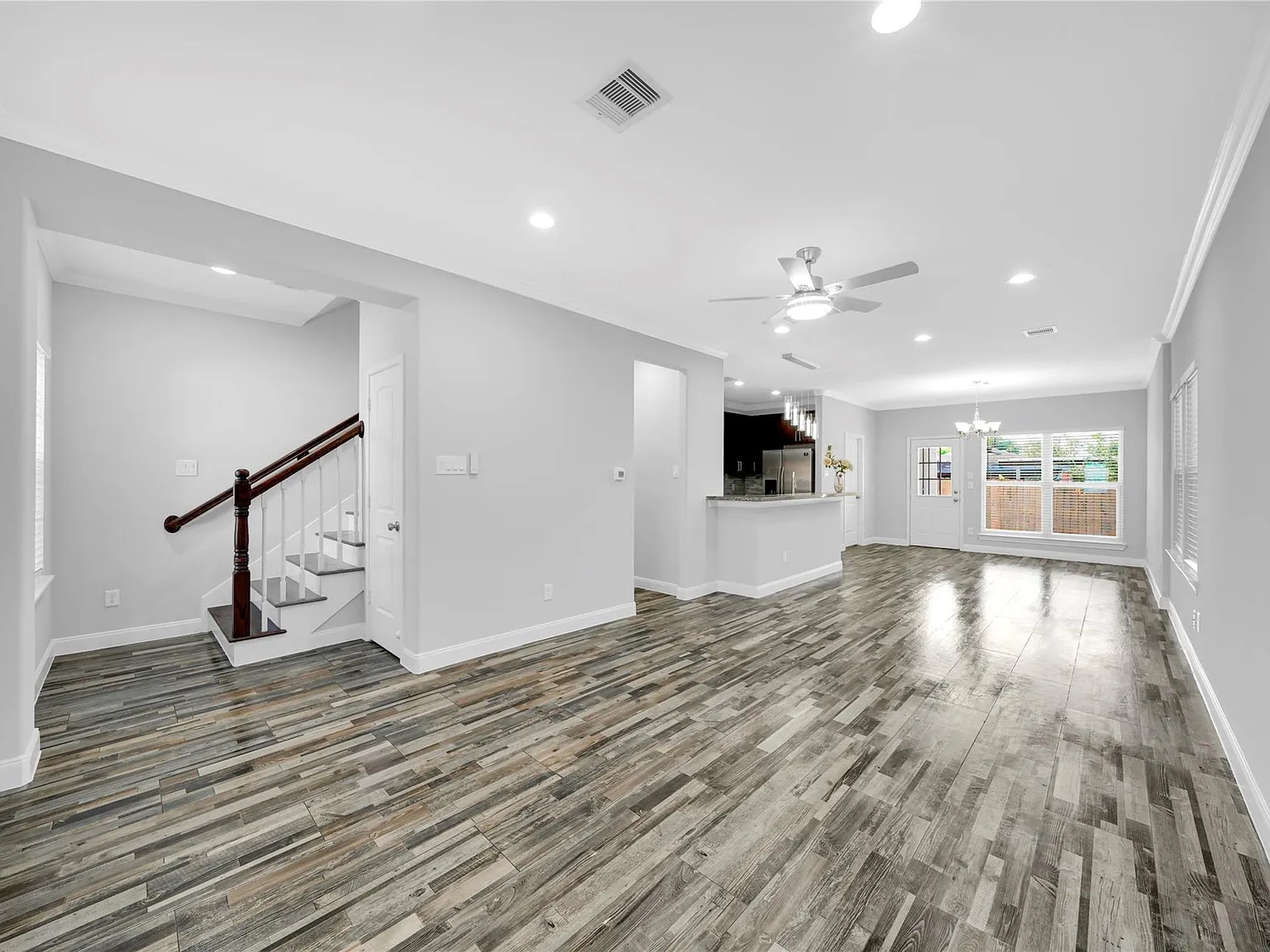 3 bed, 2.5 bath, 1669 sqft, $1,949 — Photo 4