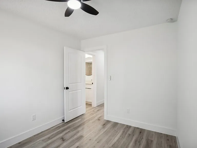 11615 Henley Dr — Photo 24