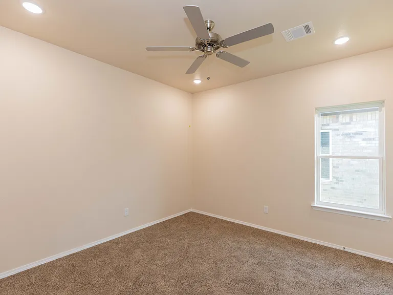 7602 Beck Dr — Photo 11