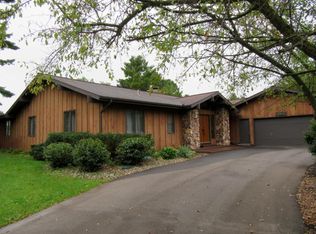 1102 Lakeside Dr S, Battle Creek, MI 49015