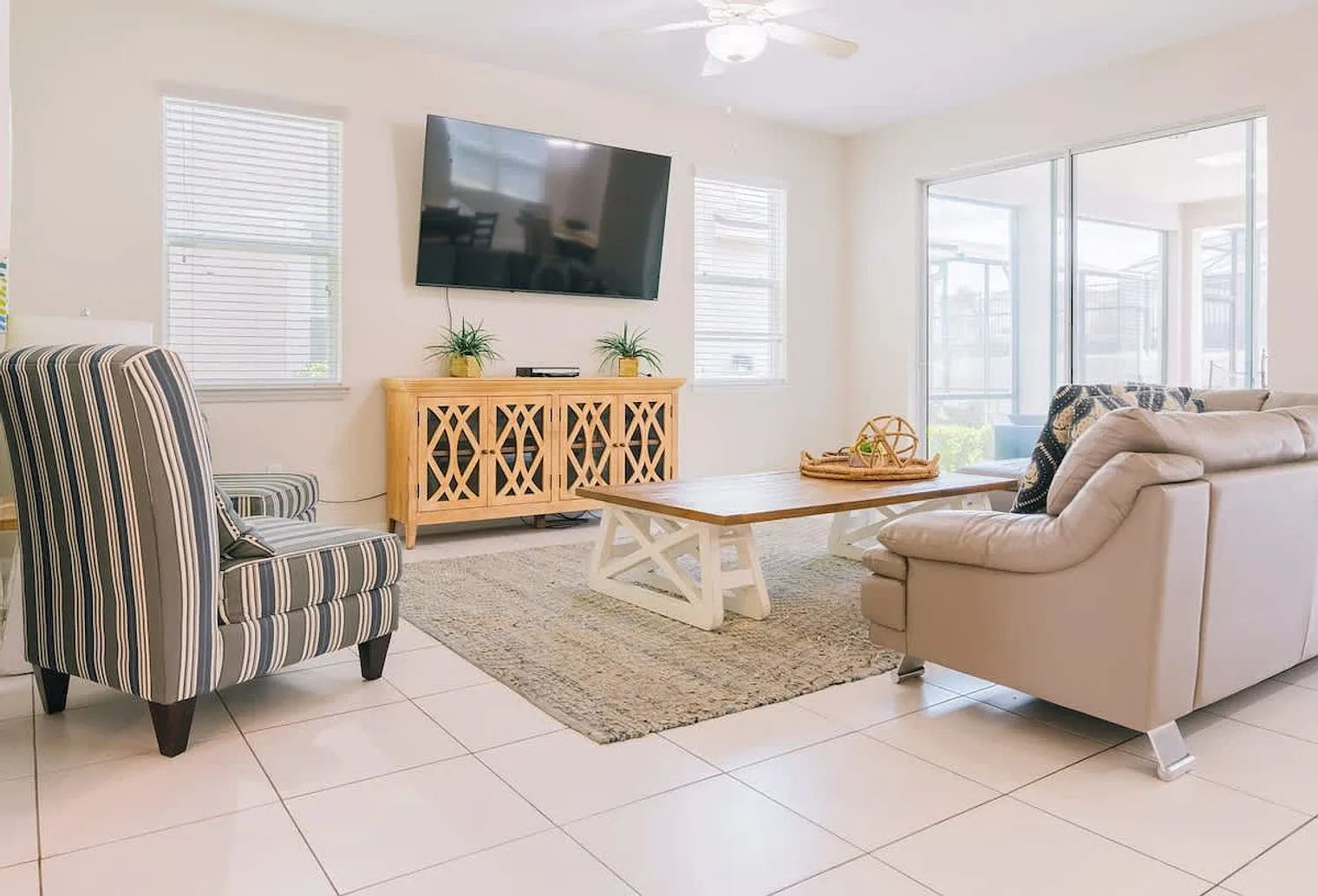 6 bed, 4.0 bath, 3229 sqft, $7,974 — Photo 1