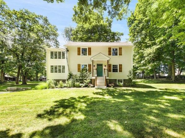 4 Quaker Rd #B