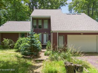 3217 Beech Ridge Dr, Pocono Summit, PA 18346