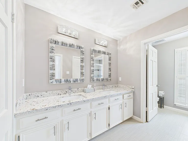 702 Daria Ct — Photo 29