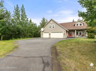 3945 E Country Field Cir, Wasilla, AK 99654